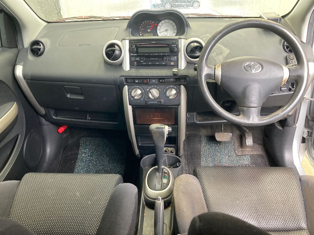 TOYOTA IST