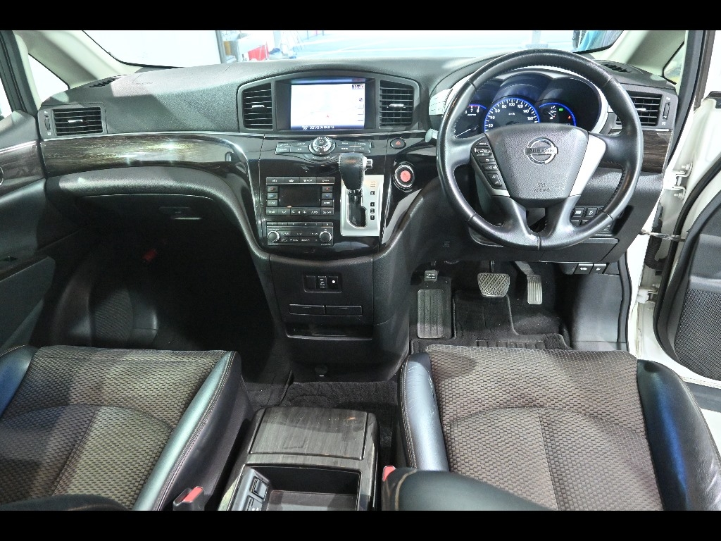NISSAN ELGRAND