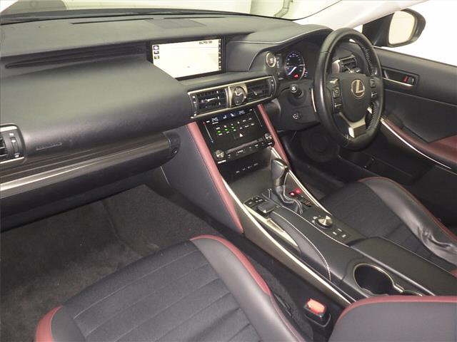 LEXUS IS300