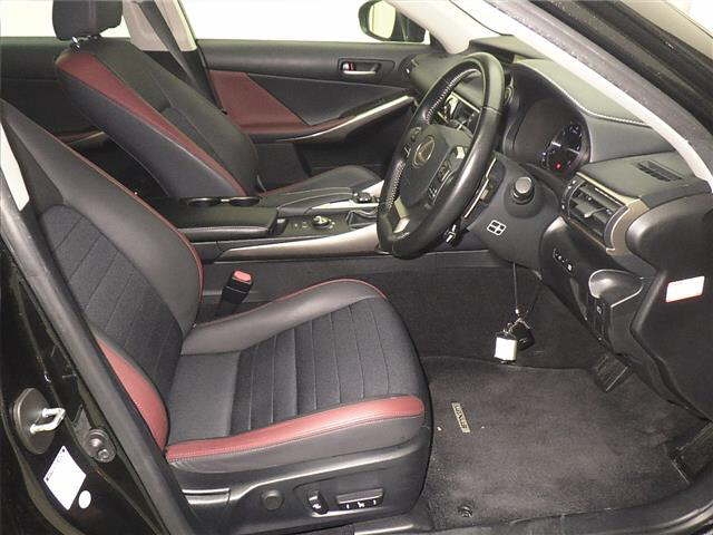 LEXUS IS300