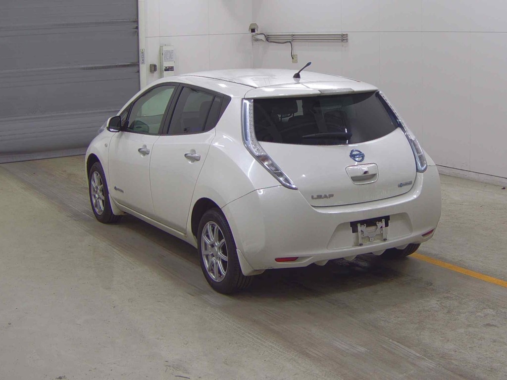 NISSAN LEAF
