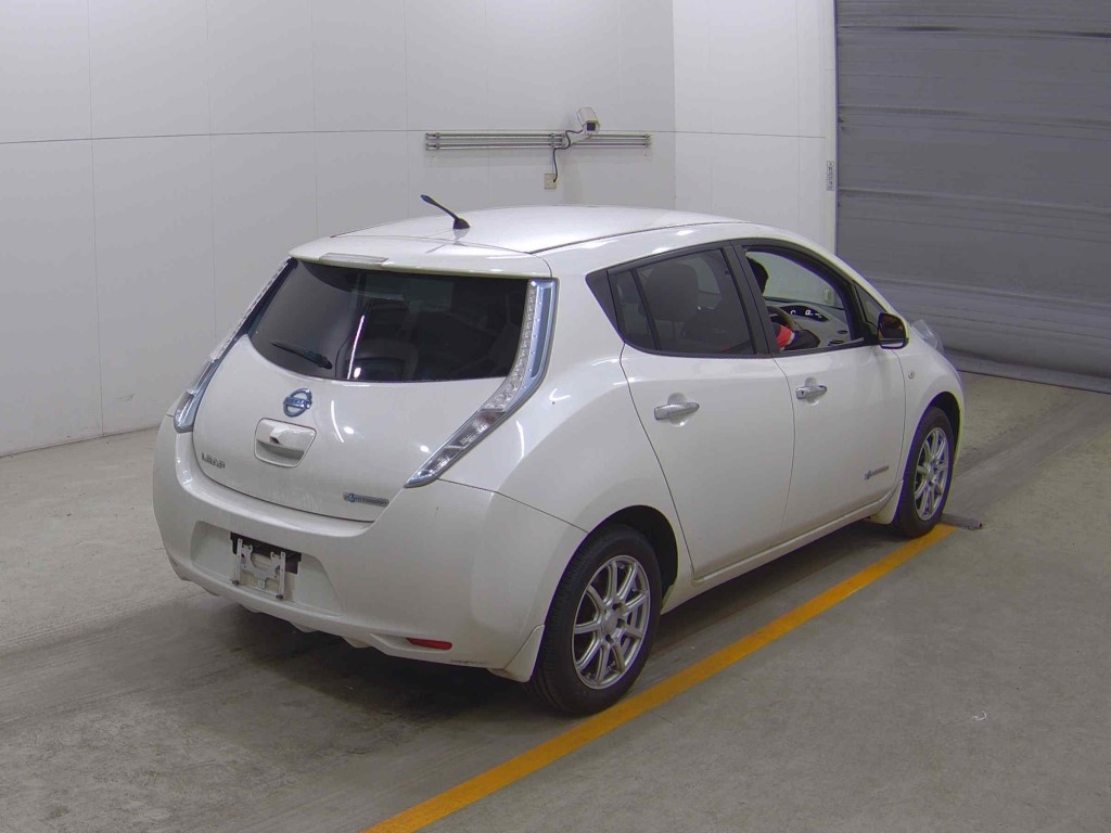 NISSAN LEAF