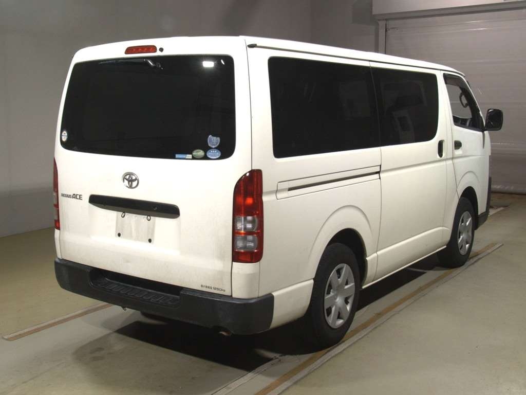 TOYOTA REGIUS ACE