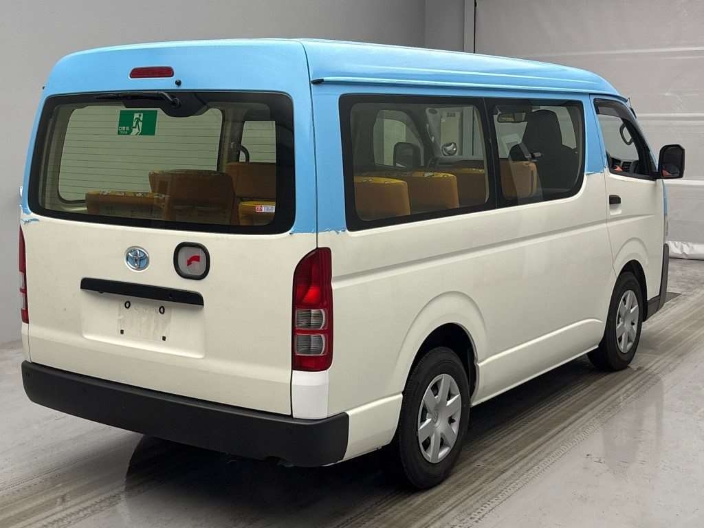 TOYOTA HIACE
