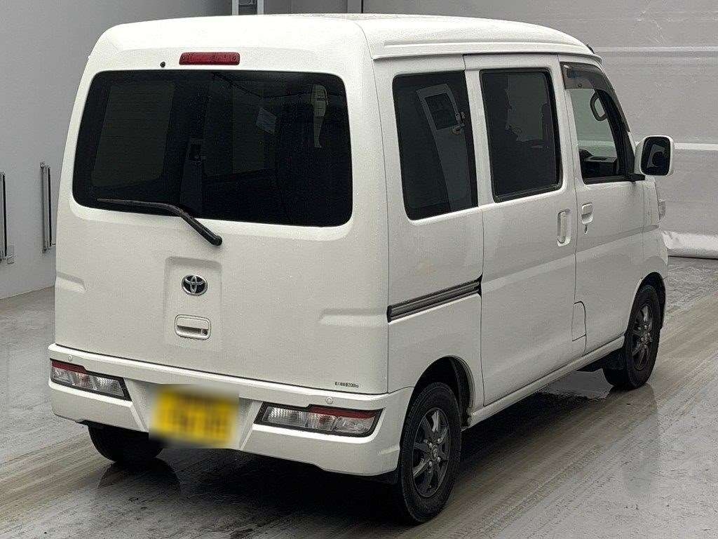 TOYOTA PIXIS VAN