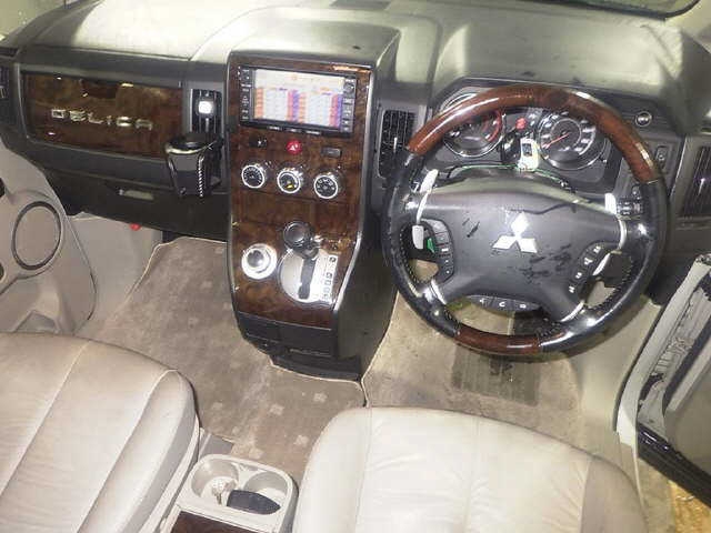 MITSUBISHI DELICA D:5