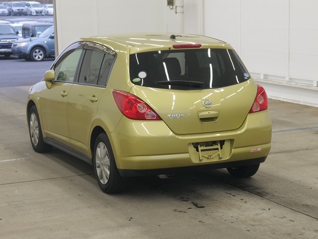 NISSAN TIIDA