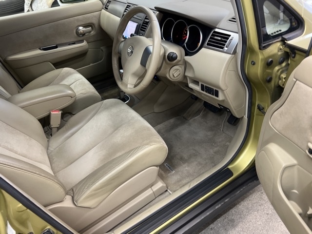 NISSAN TIIDA