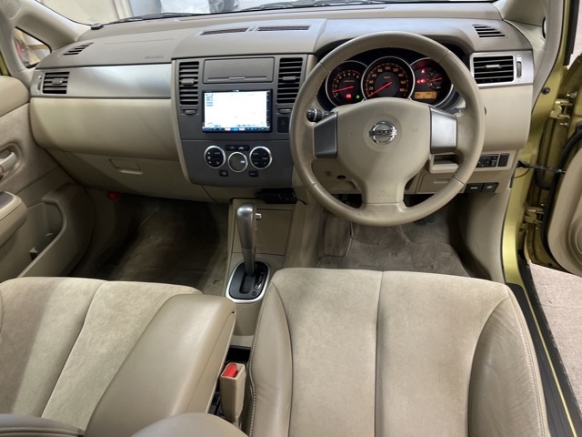 NISSAN TIIDA