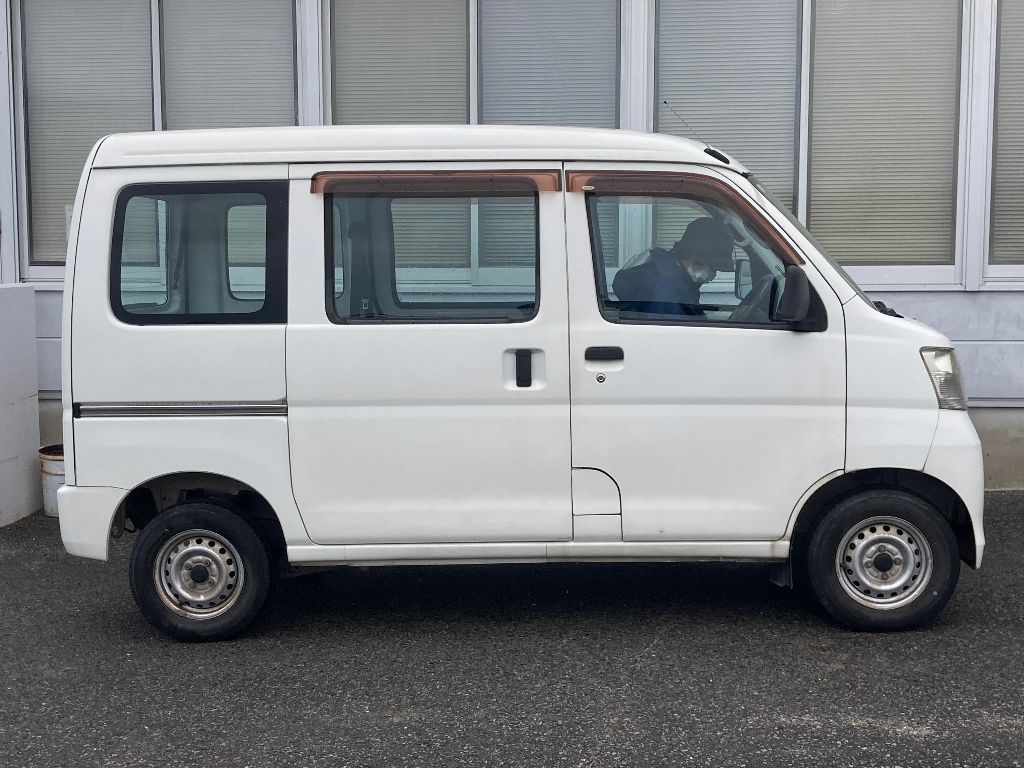 TOYOTA PIXIS VAN