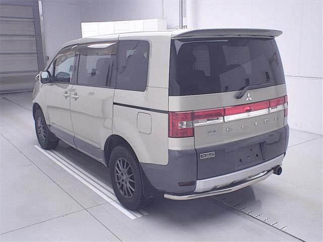 MITSUBISHI DELICA D:5