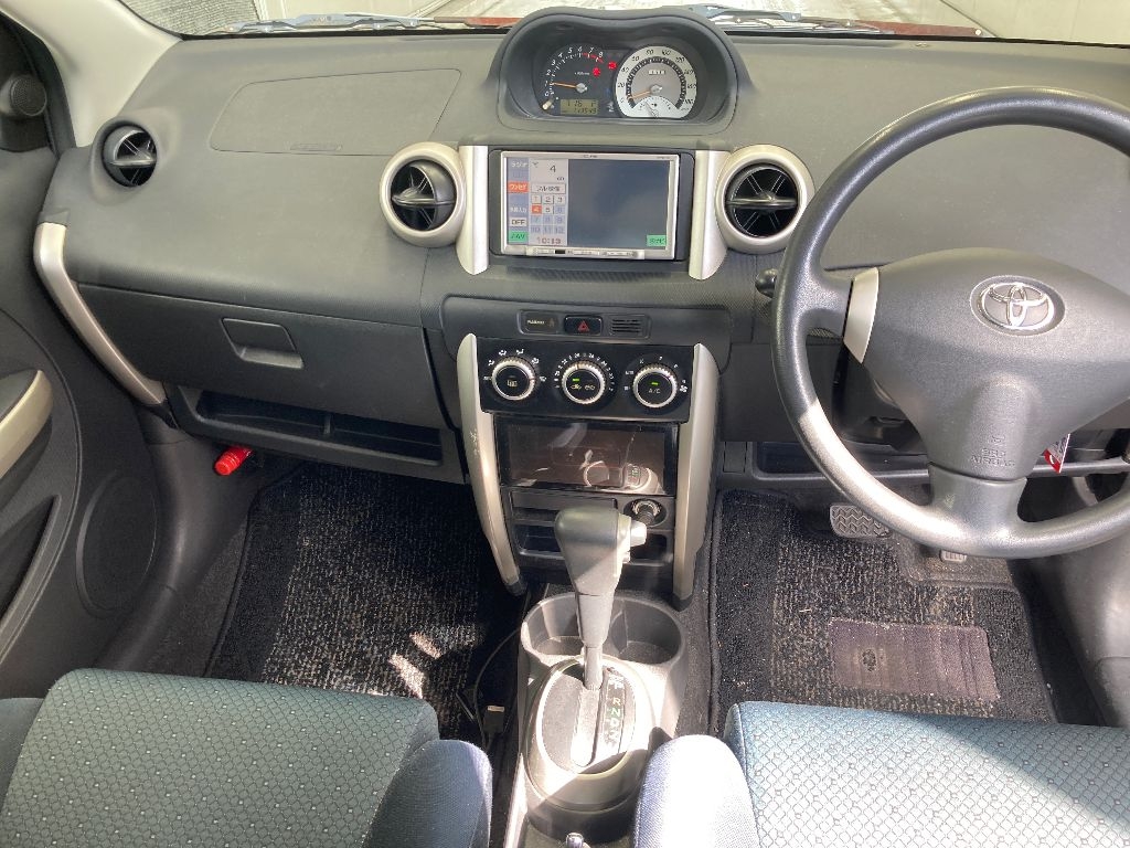 TOYOTA IST