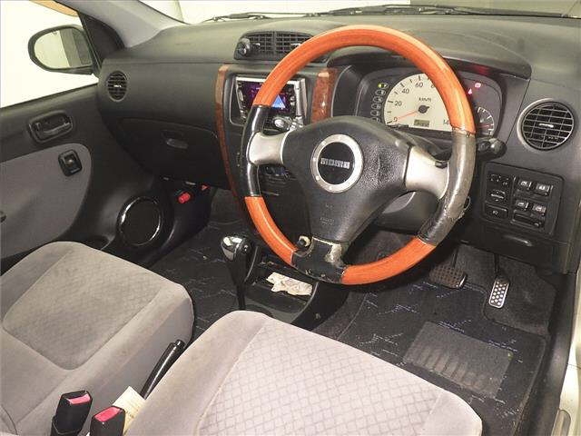 DAIHATSU MIRA AVY