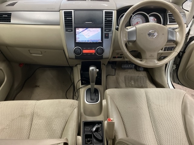 NISSAN TIIDA