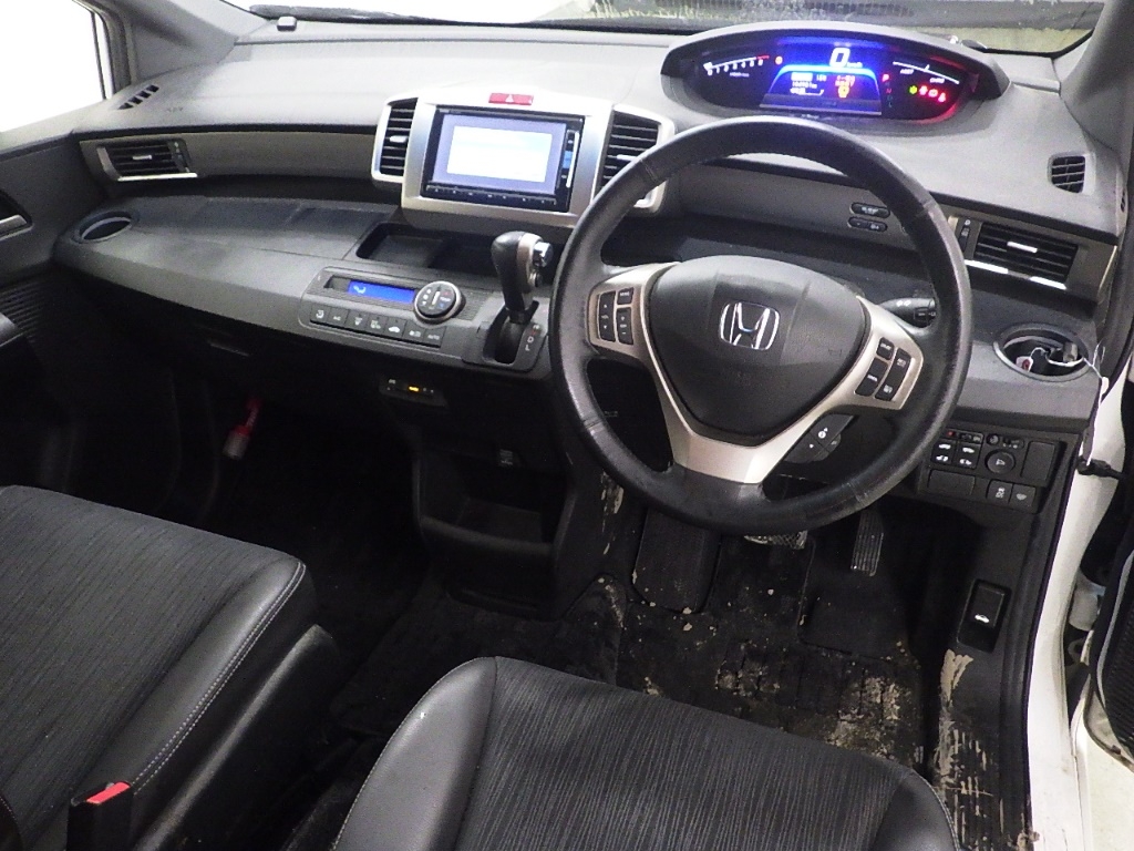 HONDA FREED SPIKE