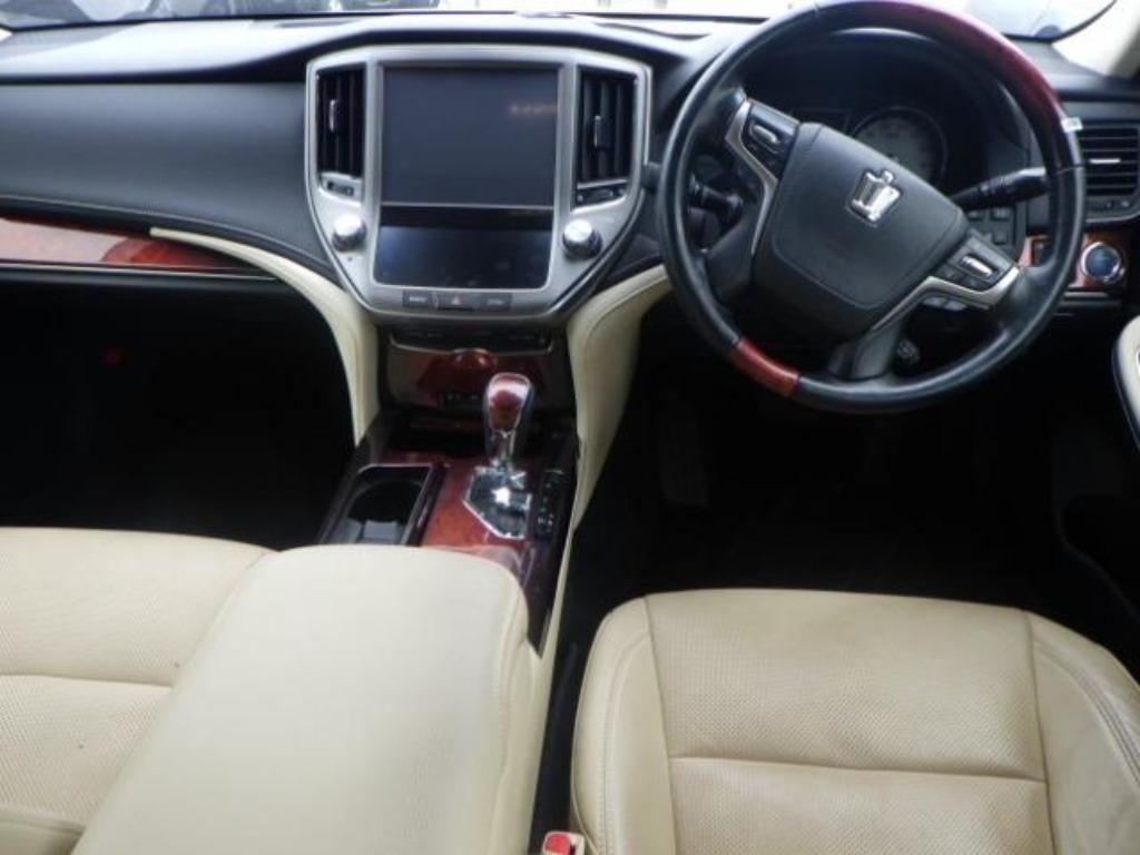 TOYOTA CROWN MAJESTA