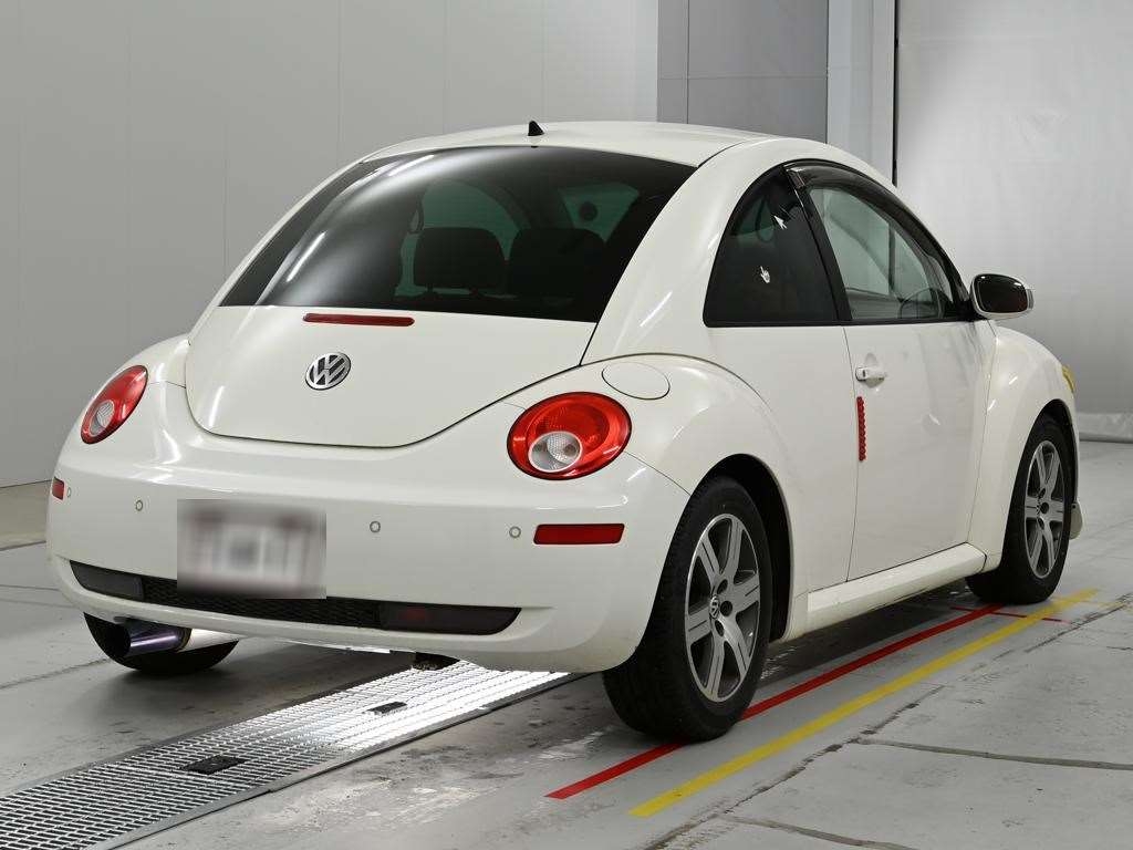 VOLKSWAGEN BEETLE
