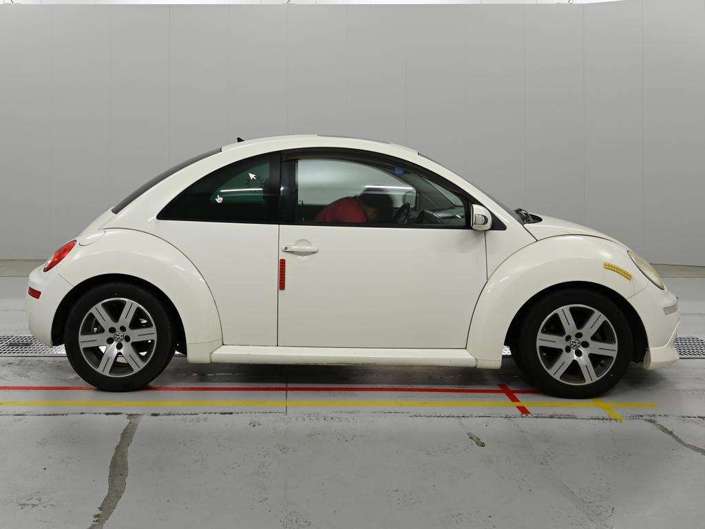 VOLKSWAGEN BEETLE