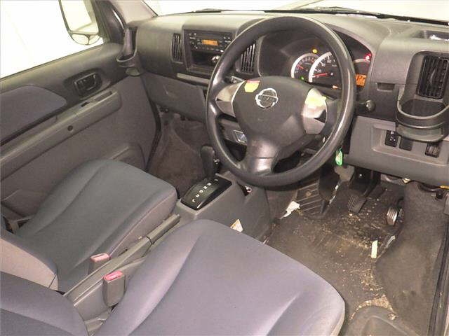 NISSAN NV100 CLIPPER