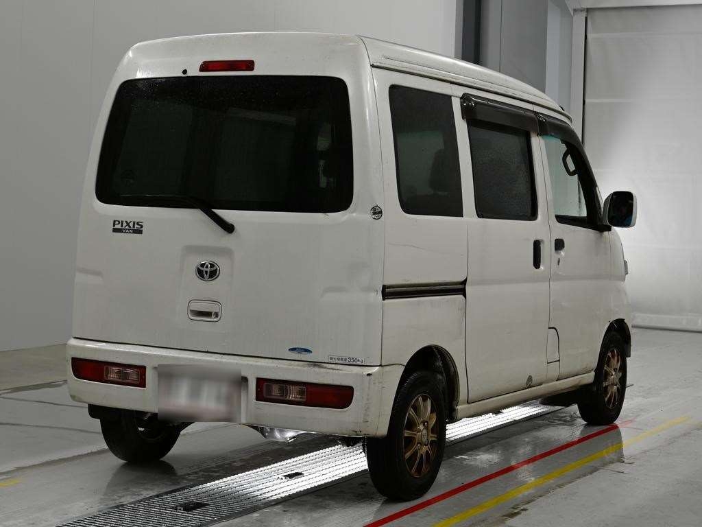 TOYOTA PIXIS VAN