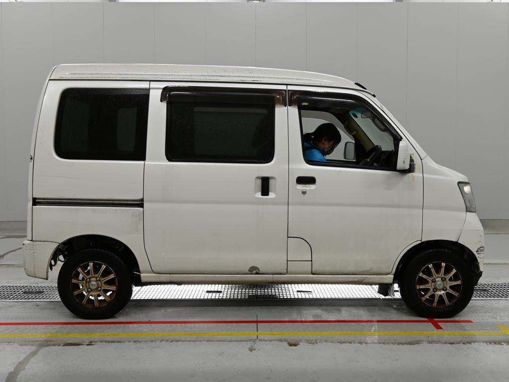TOYOTA PIXIS VAN