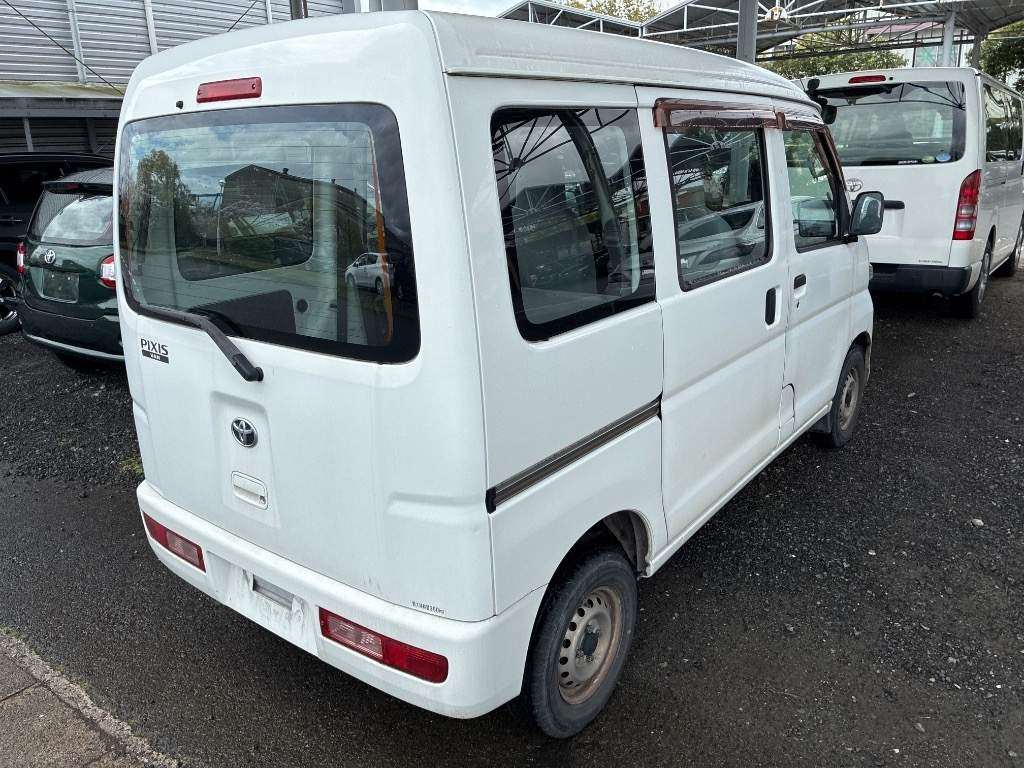 TOYOTA PIXIS VAN