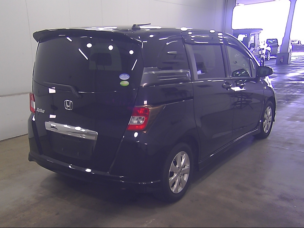 HONDA FREED SPIKE