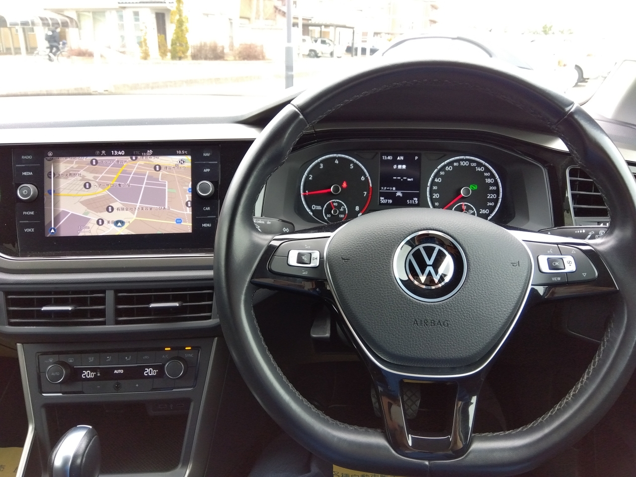 VOLKSWAGEN POLO