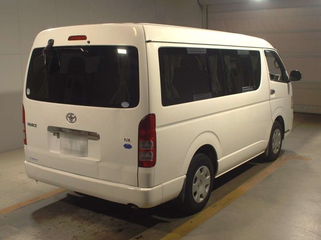 TOYOTA HIACE