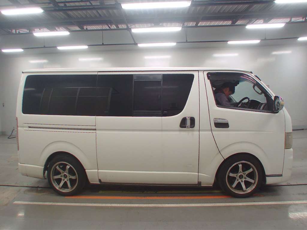 TOYOTA REGIUS ACE