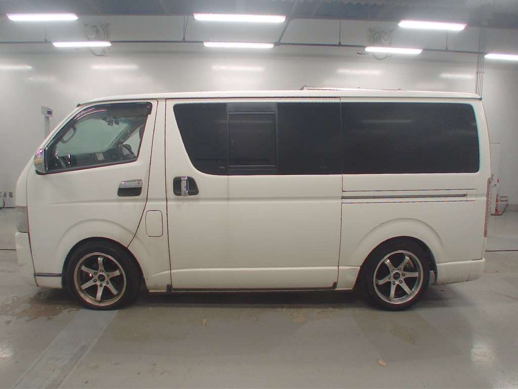 TOYOTA REGIUS ACE