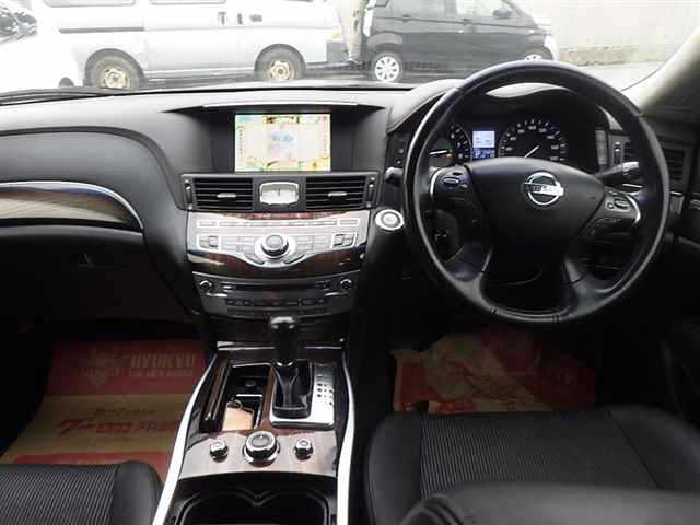 NISSAN FUGA