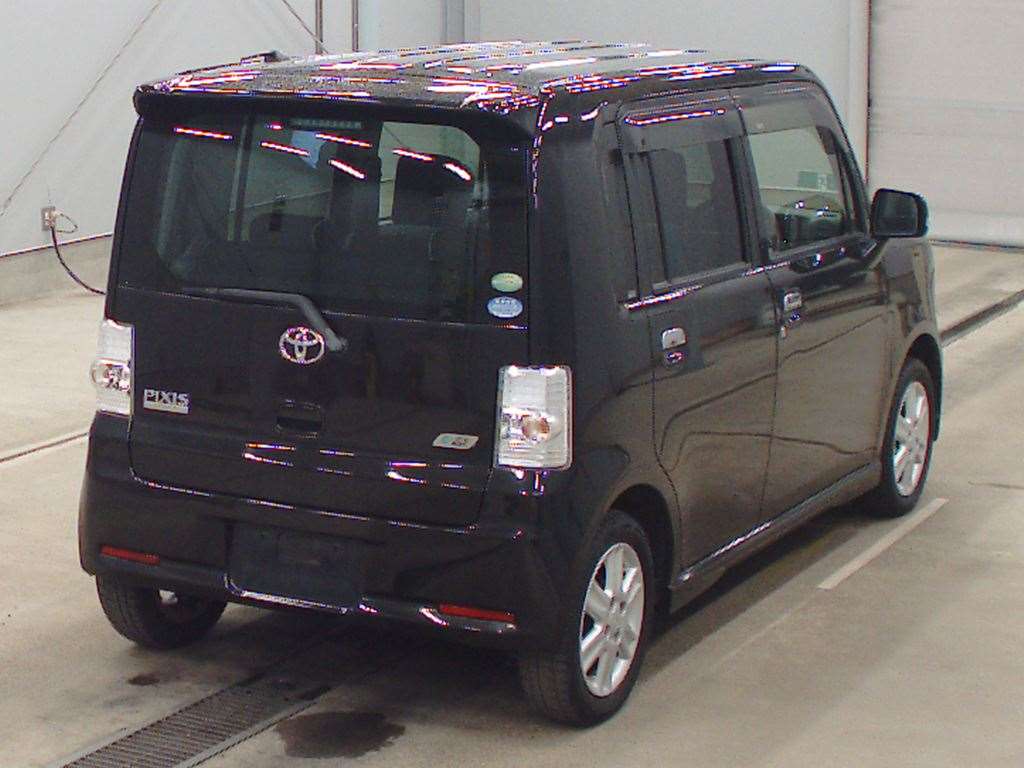 TOYOTA PIXIS SPACE