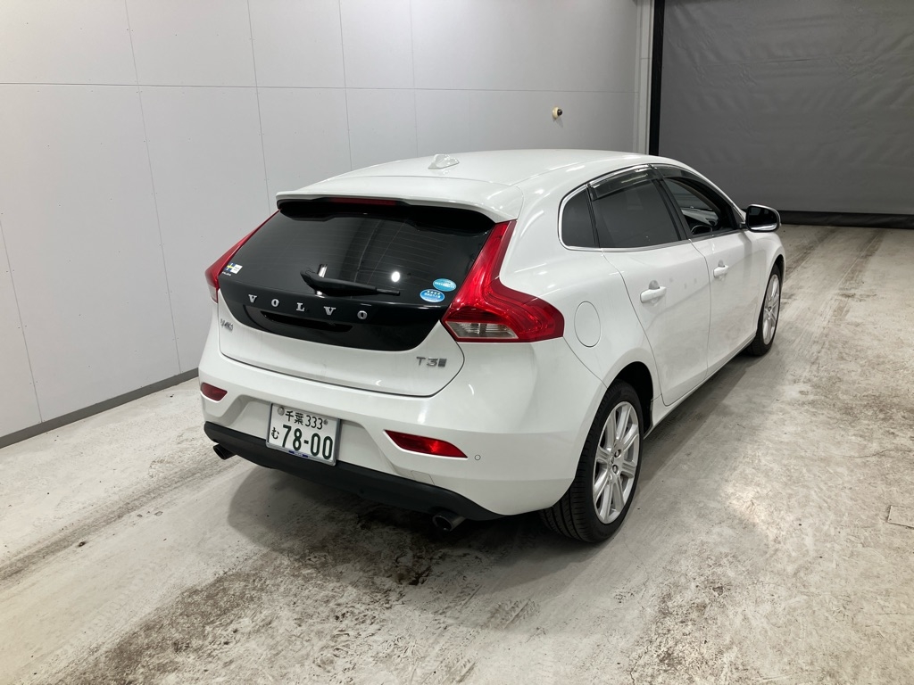 VOLVO V40