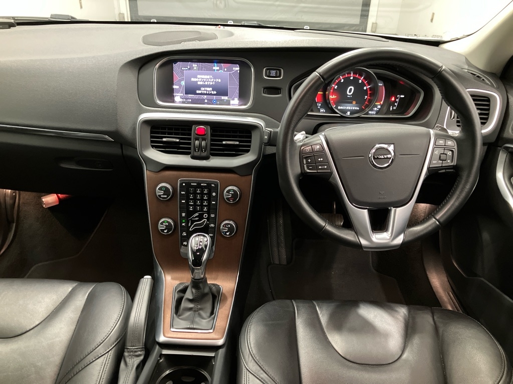 VOLVO V40
