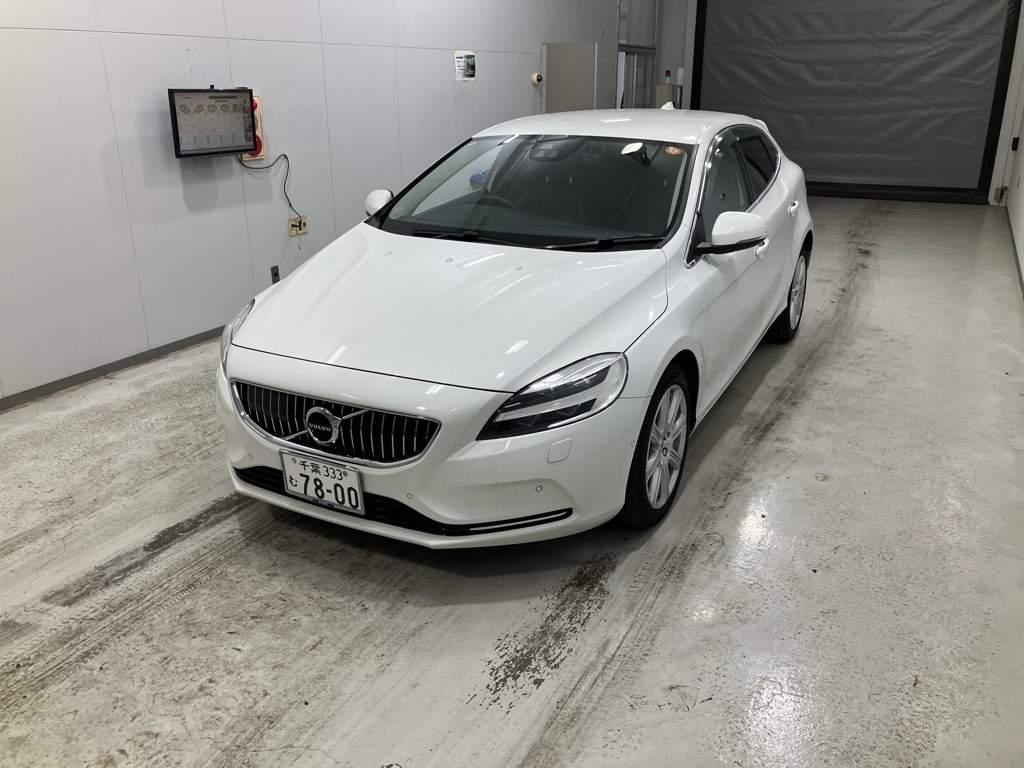 VOLVO V40