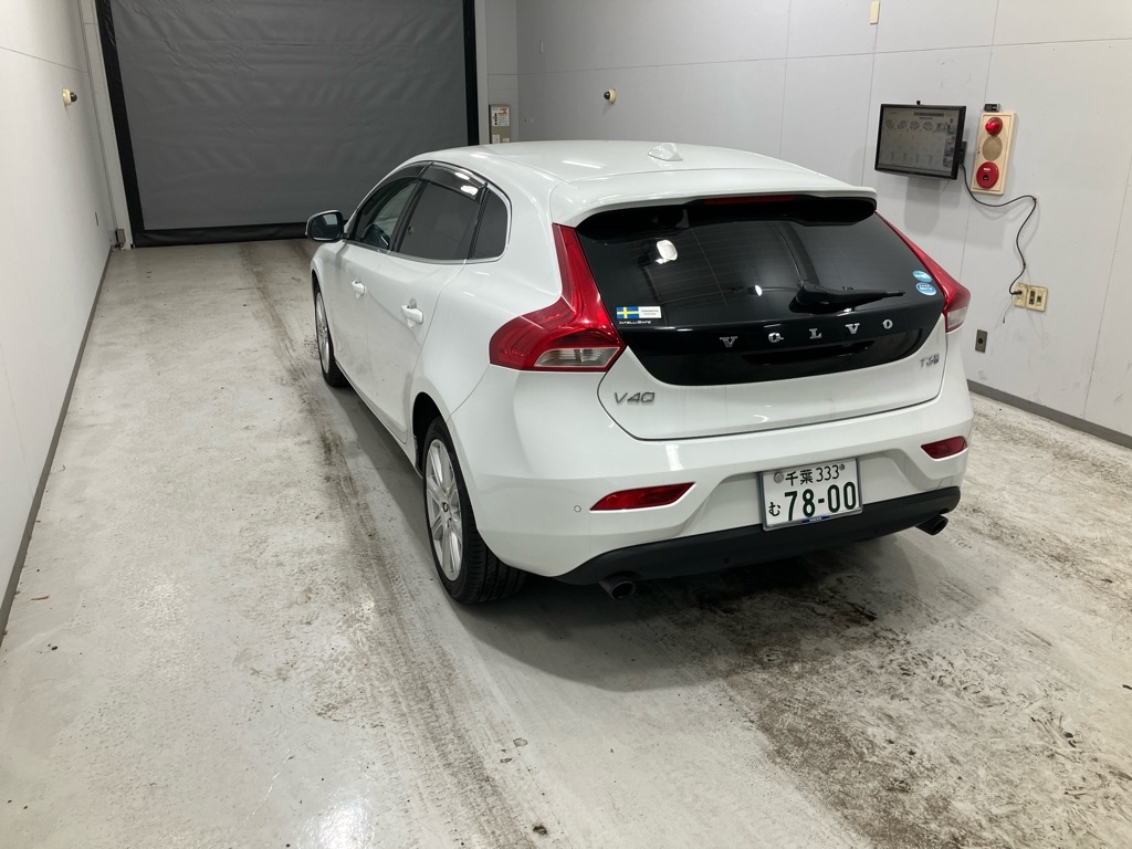 VOLVO V40