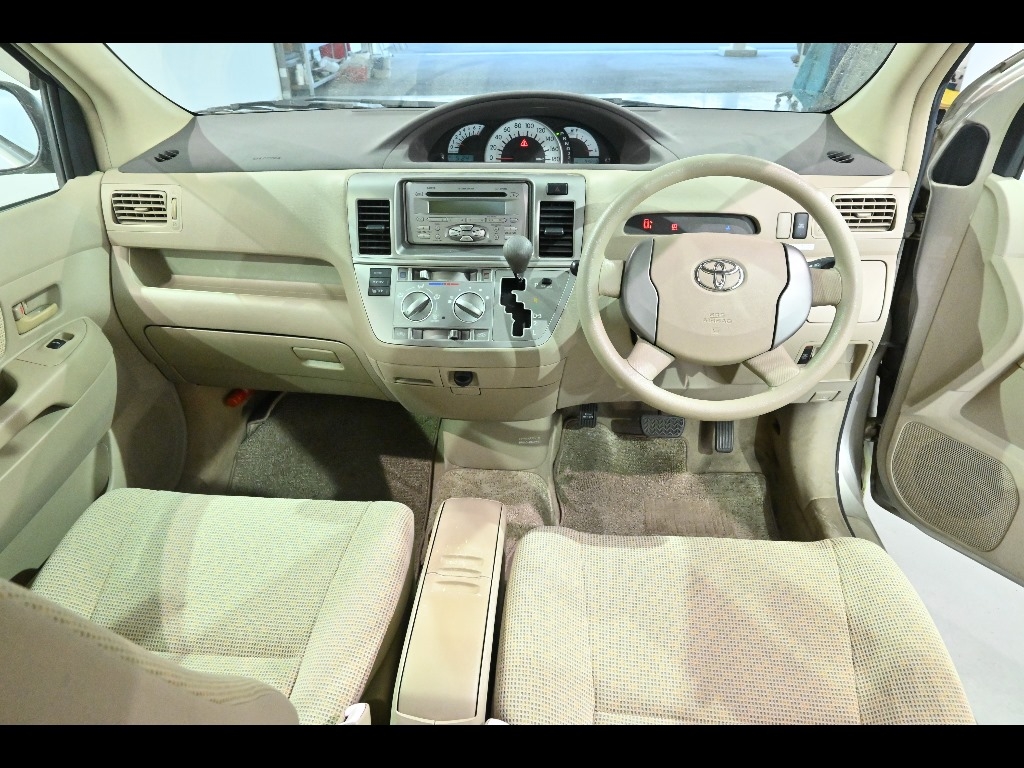 TOYOTA RAUM