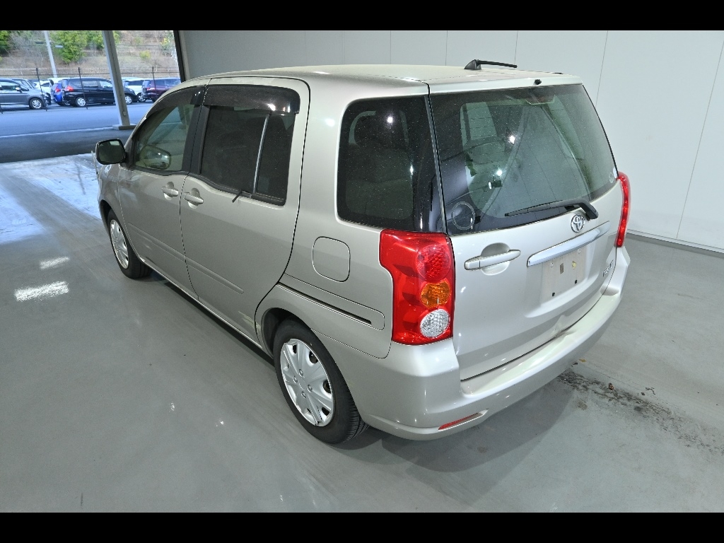 TOYOTA RAUM
