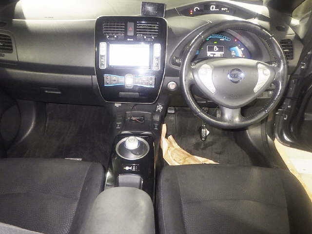 NISSAN LEAF
