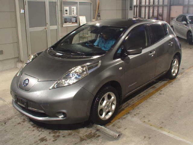 NISSAN LEAF