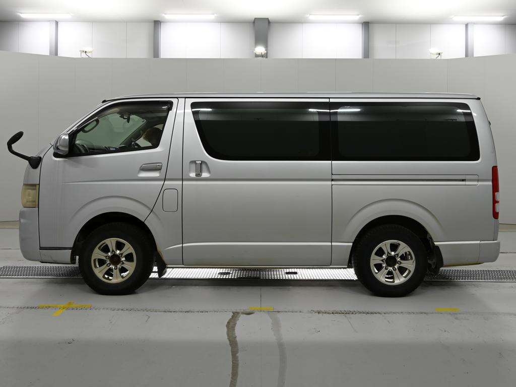 TOYOTA REGIUS ACE