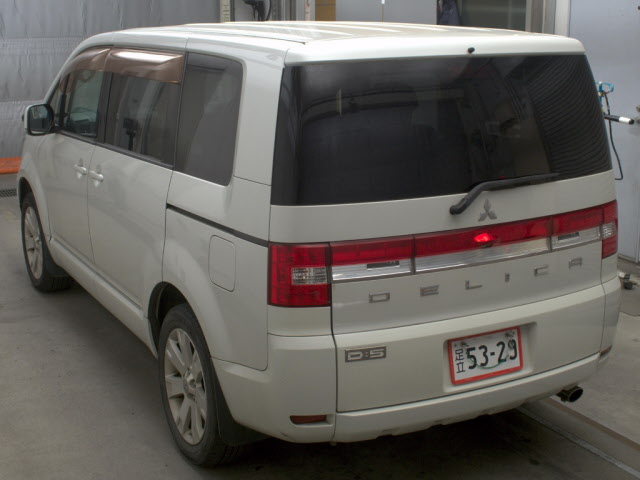 MITSUBISHI DELICA D:5