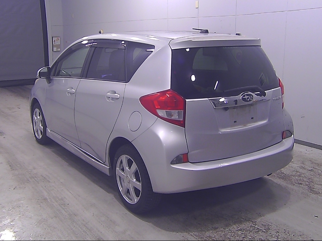 SUBARU TREZIA
