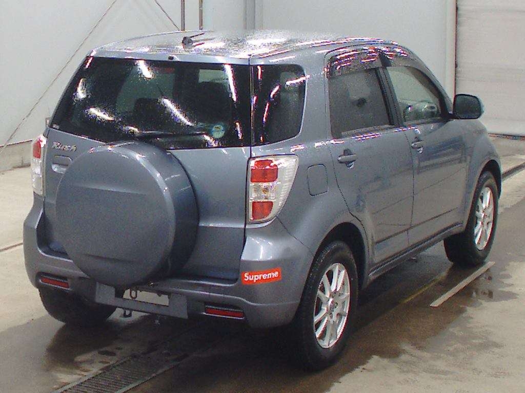 TOYOTA RUSH