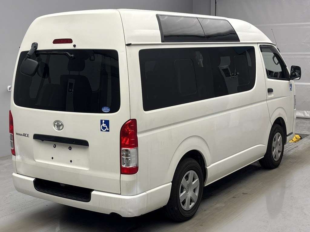 TOYOTA REGIUS ACE