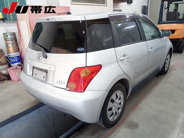 TOYOTA IST
