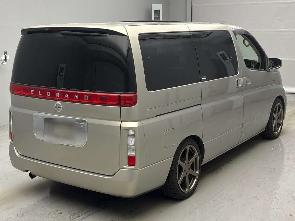 NISSAN ELGRAND