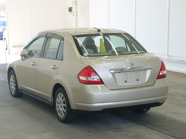 NISSAN TIIDA LATIO