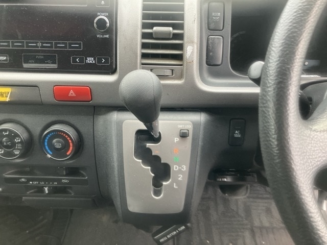 TOYOTA REGIUS ACE